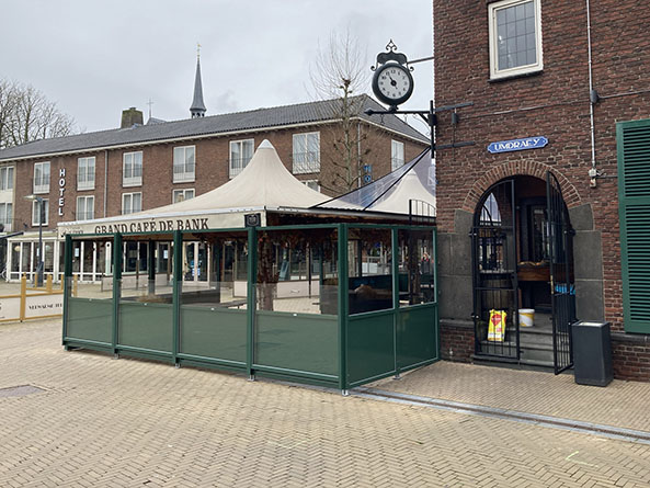 parasols op het terras