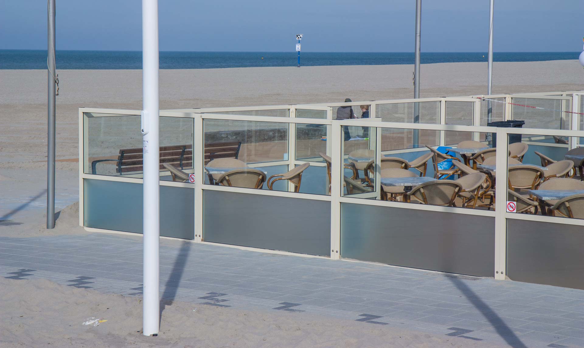 windschermen aan het strand